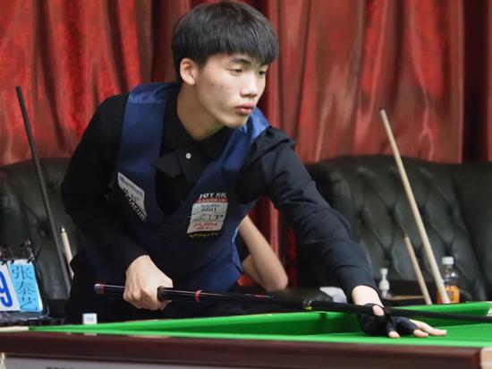 布朗在防守 布朗在防守